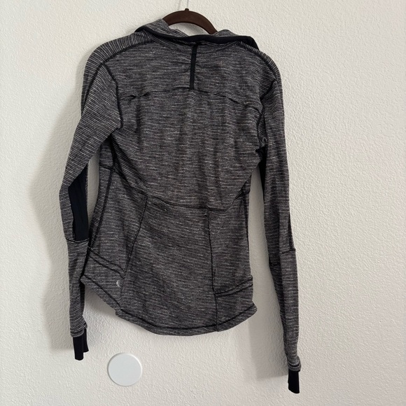 Lululemon Women's Size 8 Black Base Runner 1/2 Zip Pullover Sweatshirt - Picture 4 of 7